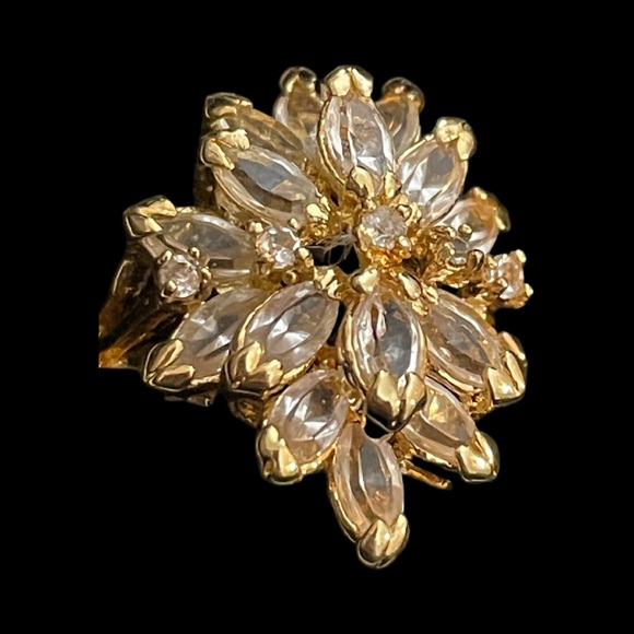 Vintage Beautiful costume jewelry ring size 8. Cocktail ring! Gold tone. - Picture 3 of 4